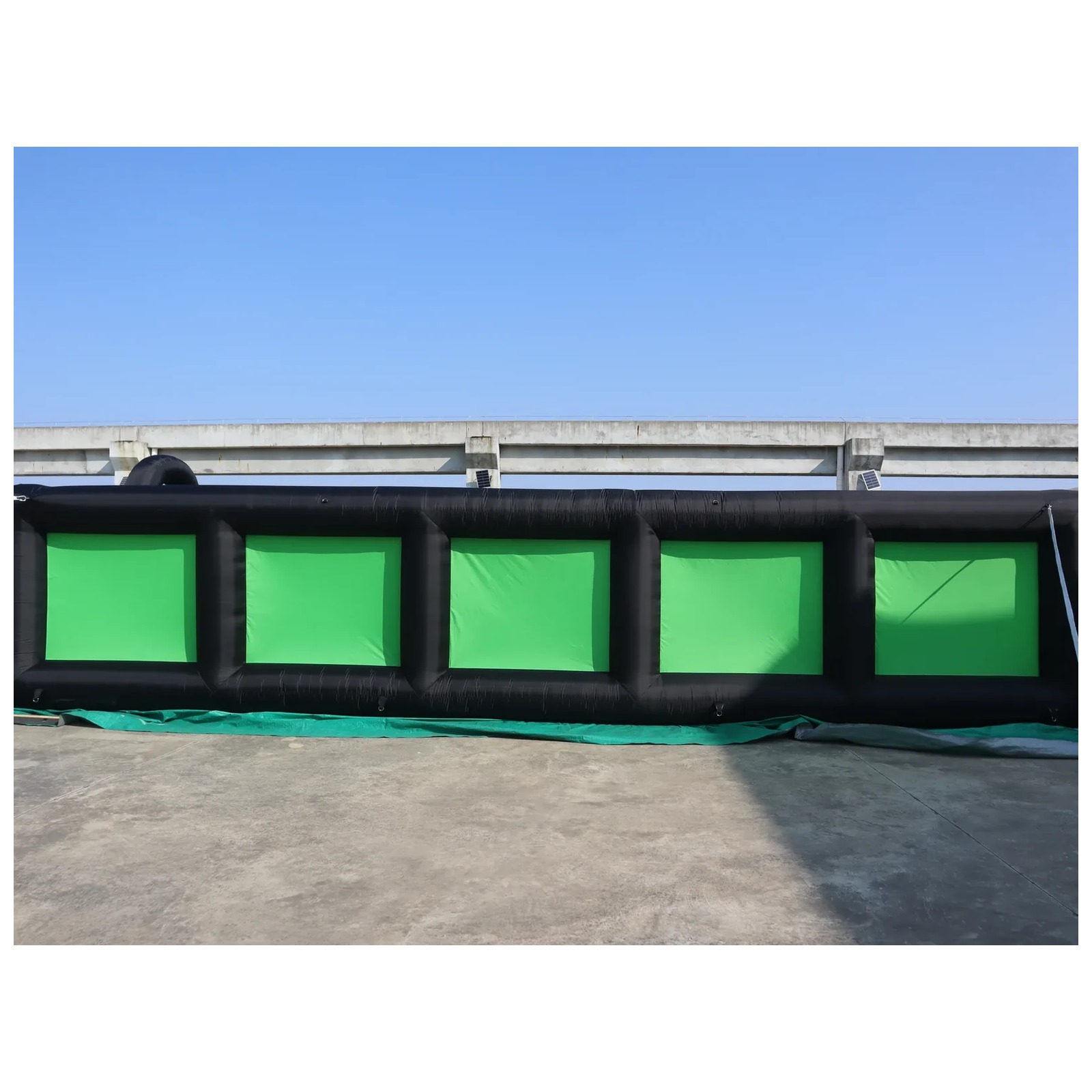 Kids Outdoor Venues - Labyrinthe gonflable extérieur noir et vert