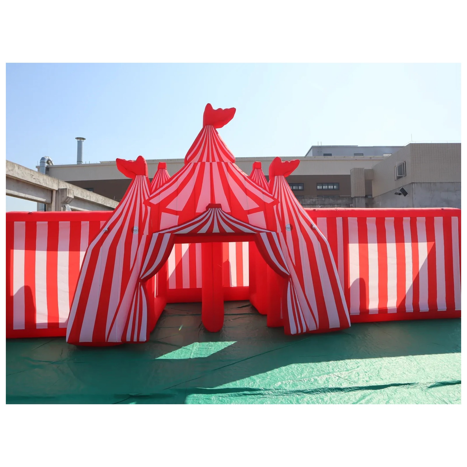 Grand labyrinthe gonflable rou - Kids Outdoor Venues avis et prix