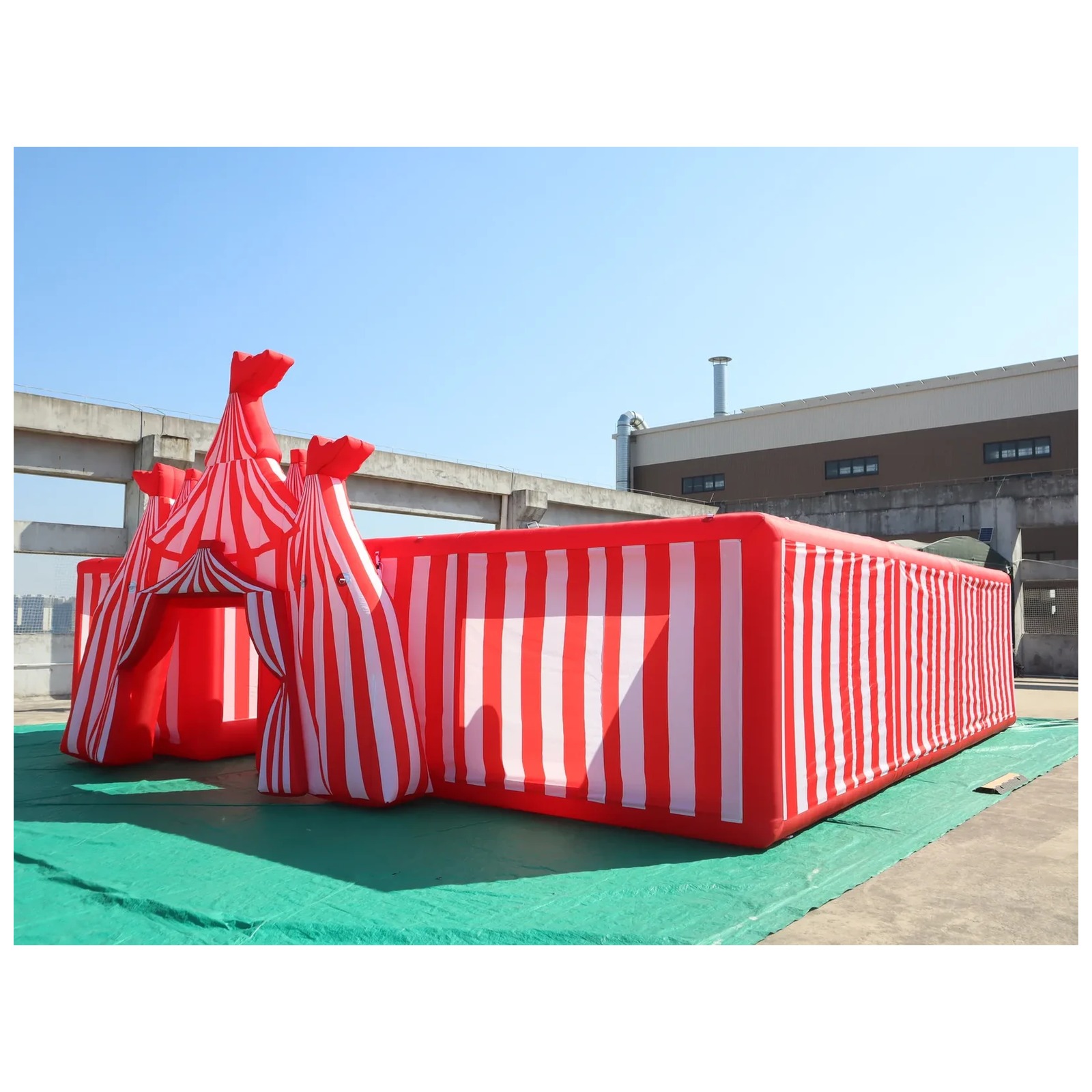 Grand labyrinthe gonflable rou - Kids Outdoor Venues avis et prix