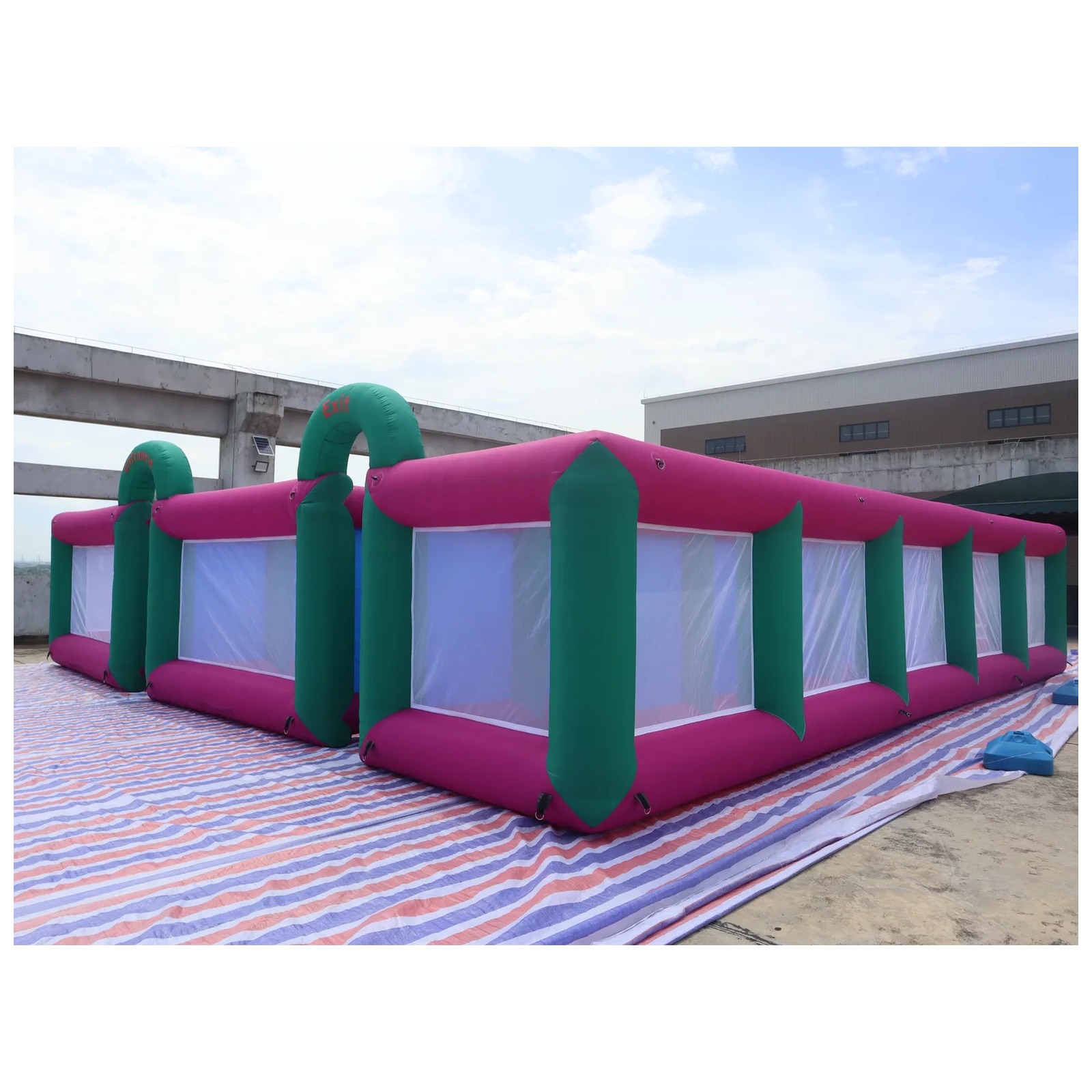 Grand labyrinthe gonflable en  - Kids Outdoor Venues avis et prix